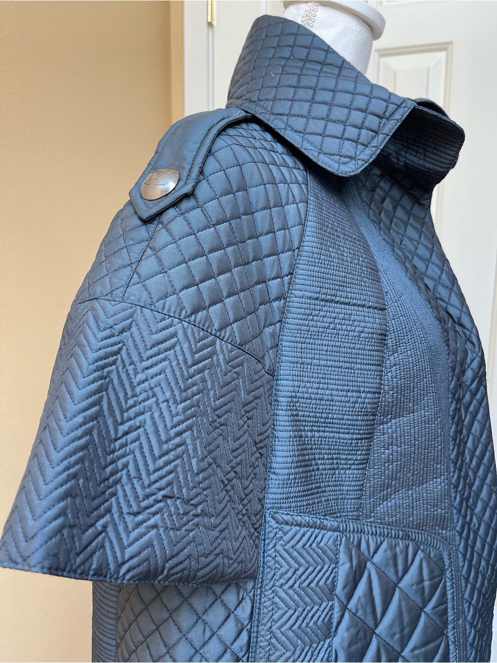 Burberry Quilted Cape Coat Jacket IT 38 Navy Blue Made In Italy Runway Piece - Picture 3 of 16